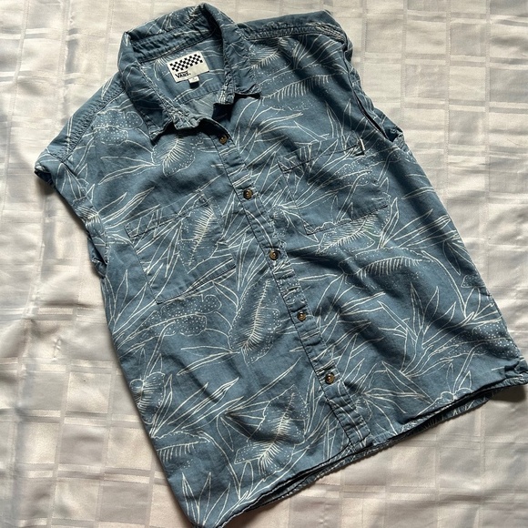 Vans Light Blue Leaf Print Rolled Cap Sleeve Button Down Top - Picture 12 of 12